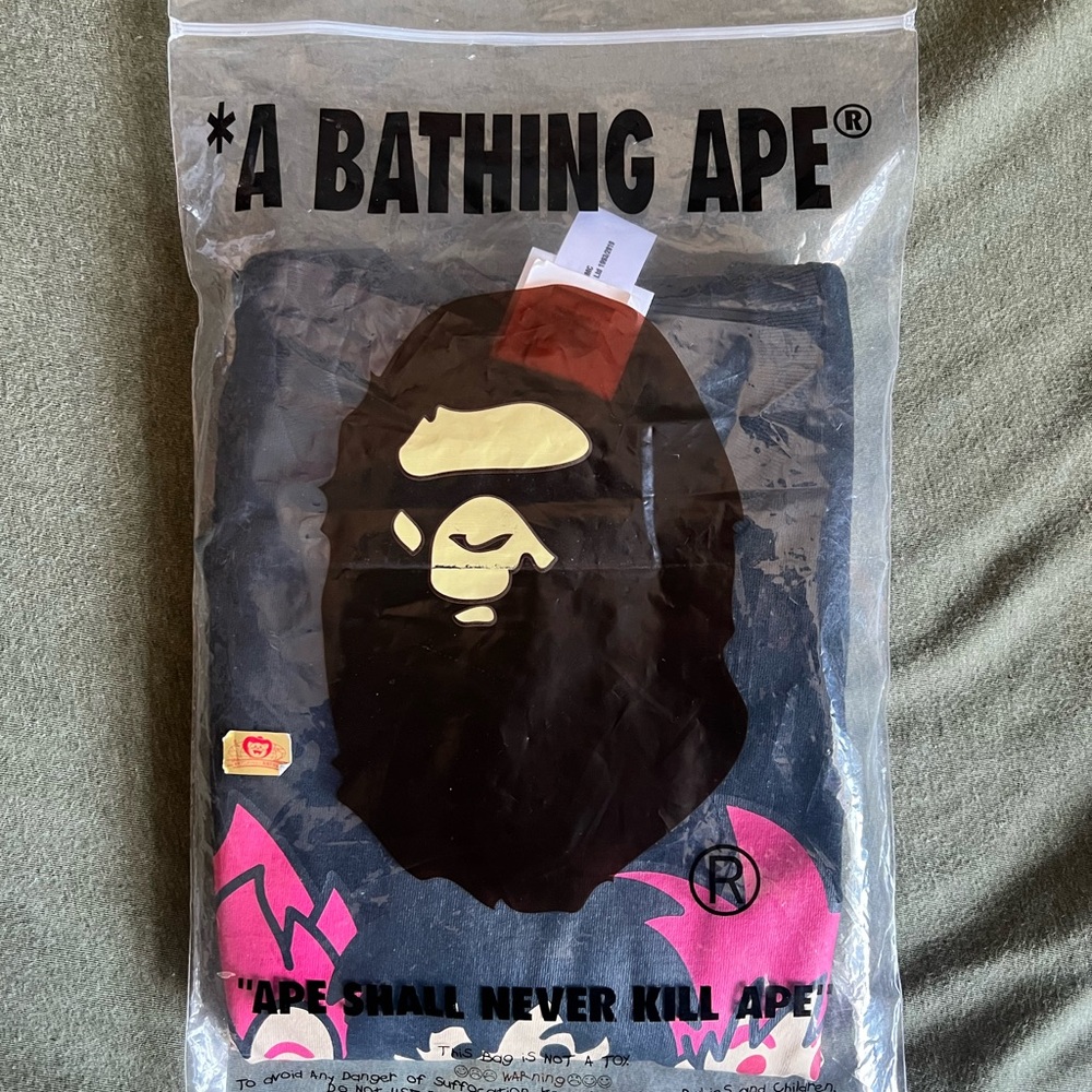 Bape X Dragon Ball Super: Broly Size Large - Picture 9 of 10